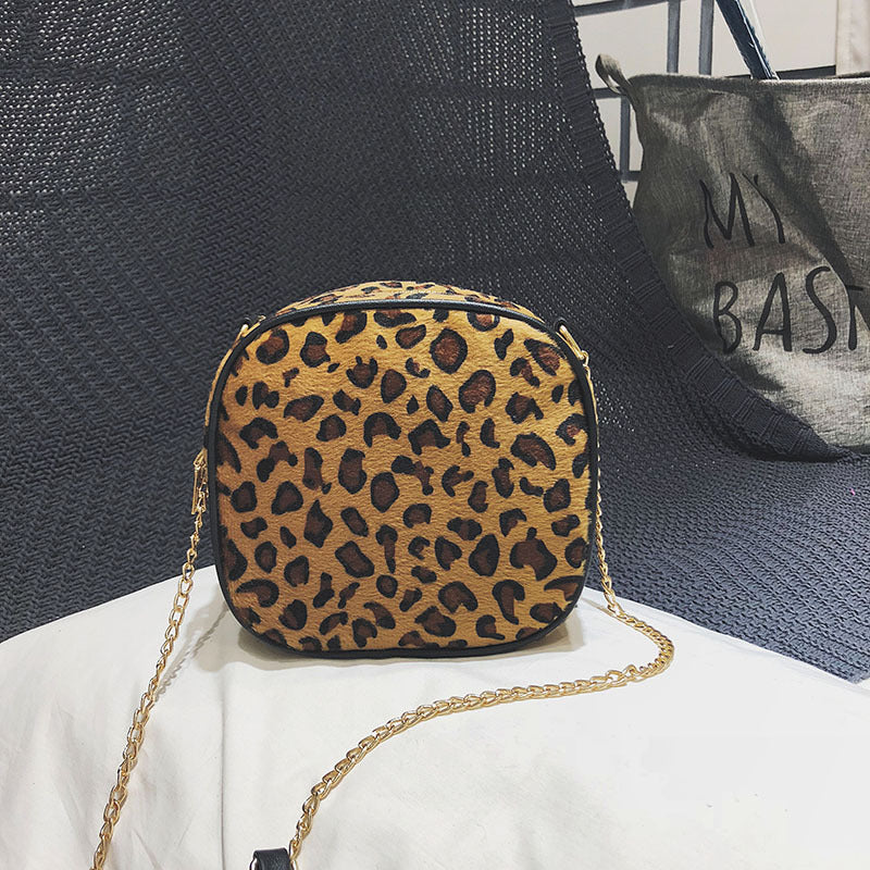 Versatile leopard print shoulder bag