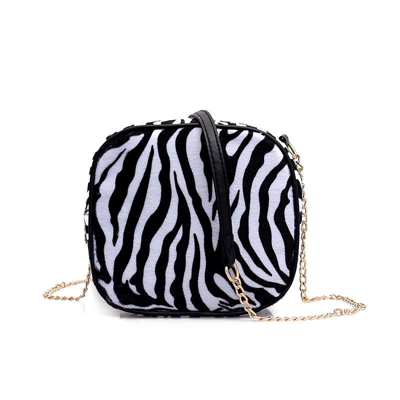 Versatile leopard print shoulder bag